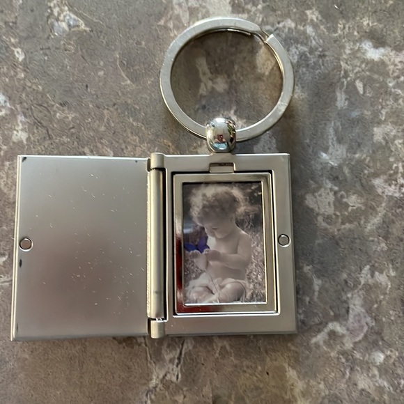 Keychain Locket - Picture 2 of 2